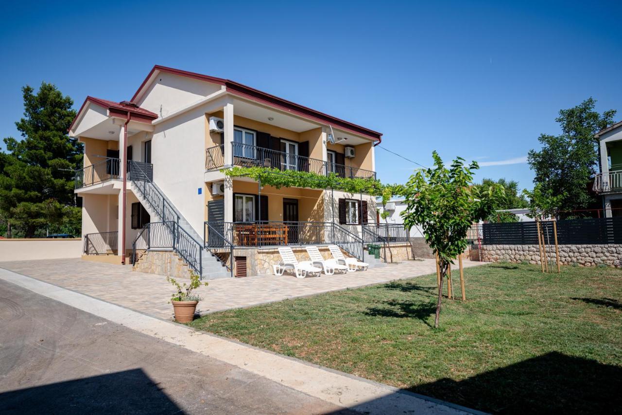 Apartments Zora Seline Exterior photo